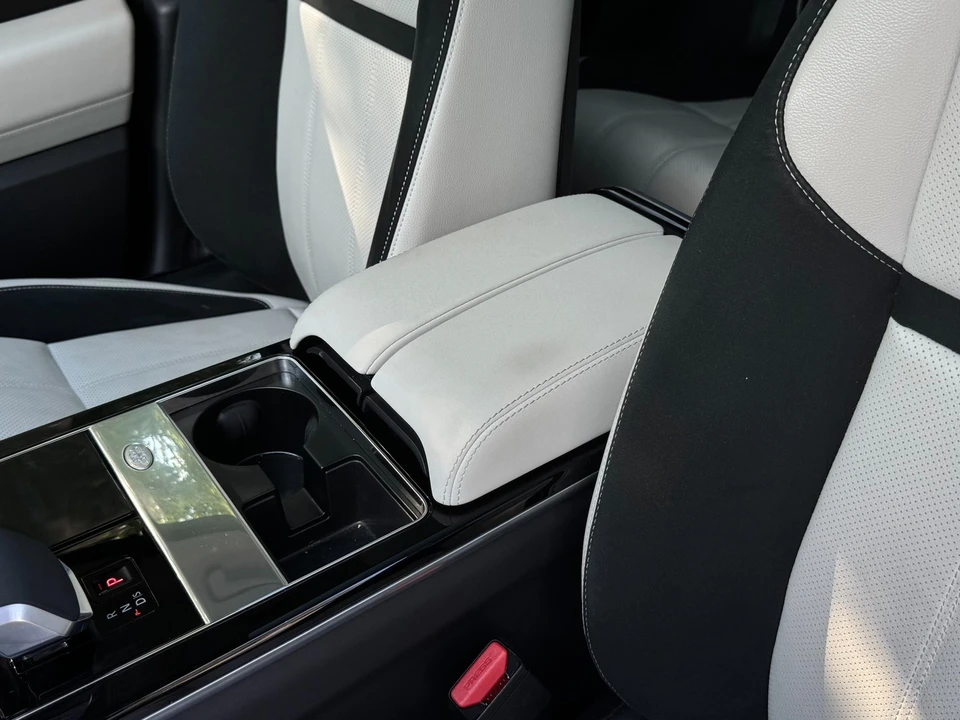 2023 Land Rover Range Rover Velar - Image 13 of 21