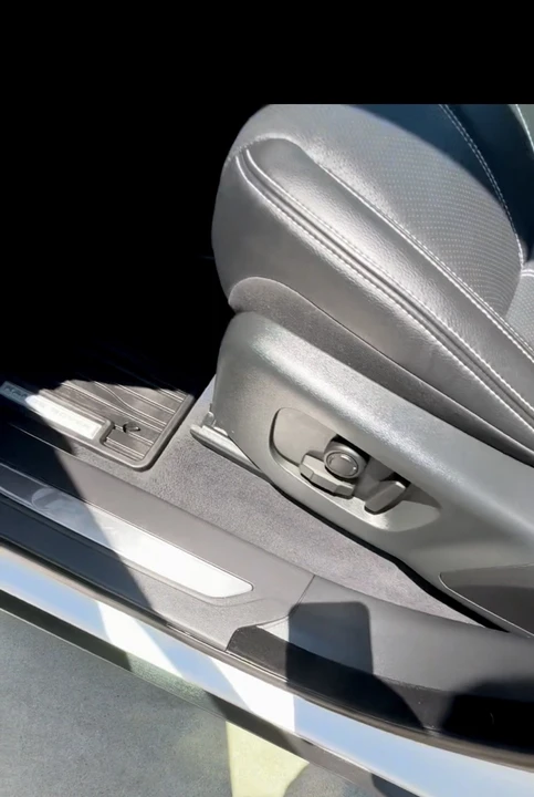 2023 Land Rover Range Rover Velar - Image 14 of 21