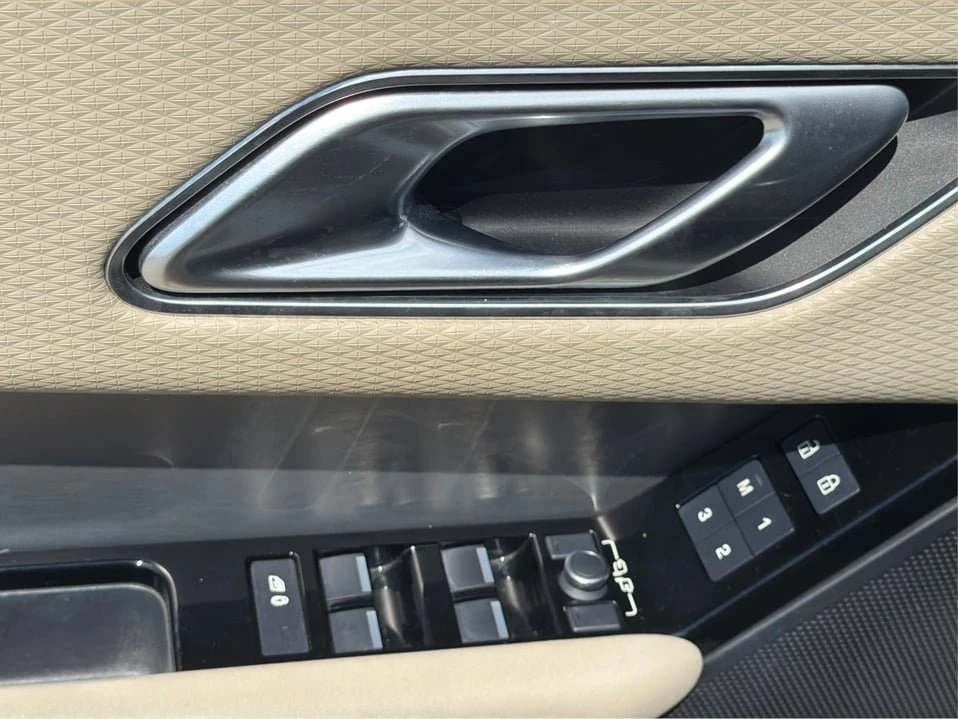 2023 Land Rover Range Rover Velar - Image 18 of 20
