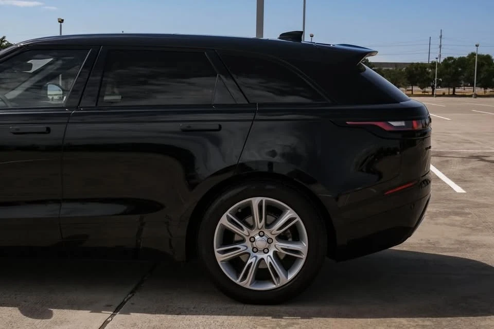 2023 Land Rover Range Rover Velar - Image 10 of 15