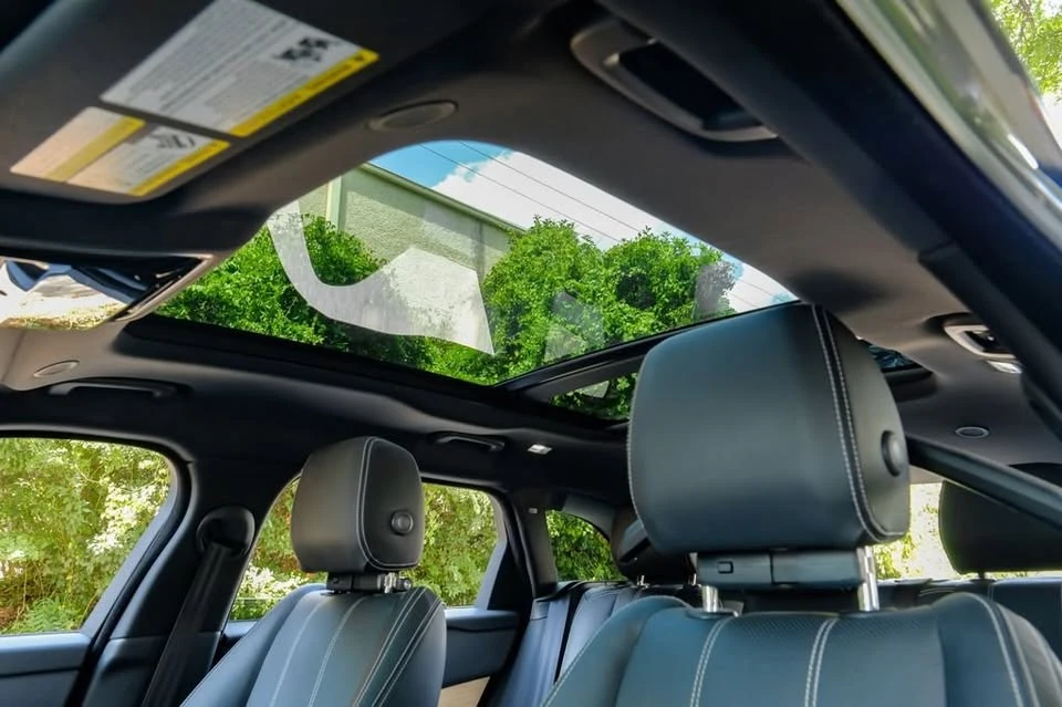 2023 Land Rover Range Rover Velar - Image 3 of 6