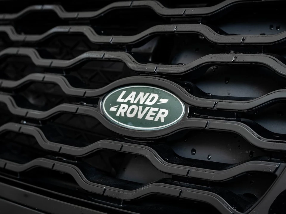 2023 Land Rover Range Rover Velar - Image 3 of 21