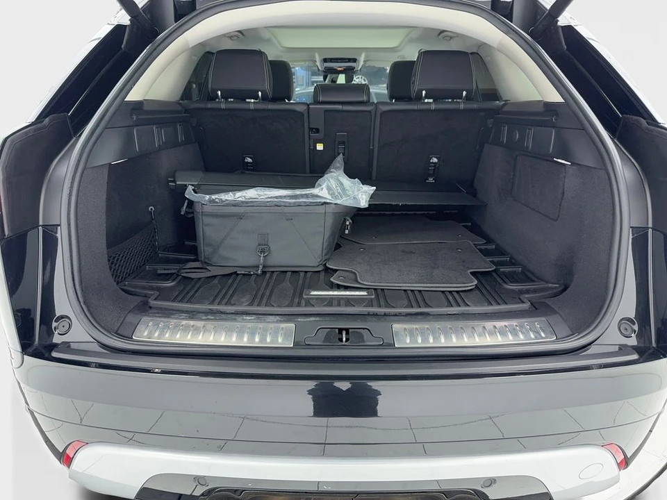 2023 Land Rover Range Rover Velar - Image 13 of 21