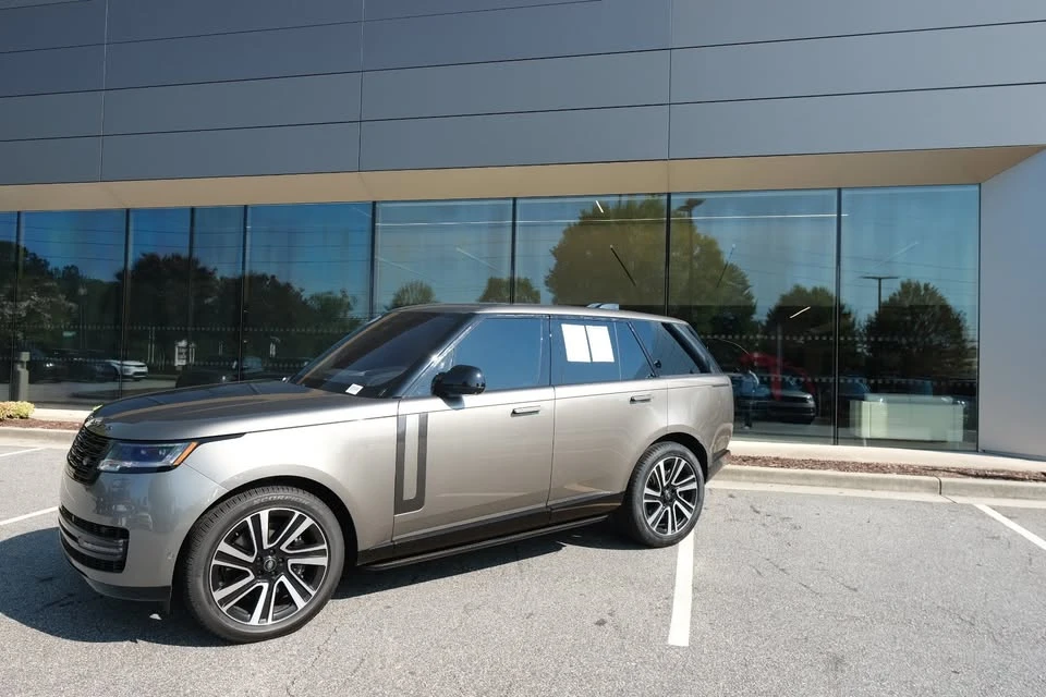 2023 Land Rover Range Rover L460 - Image 2 of 13