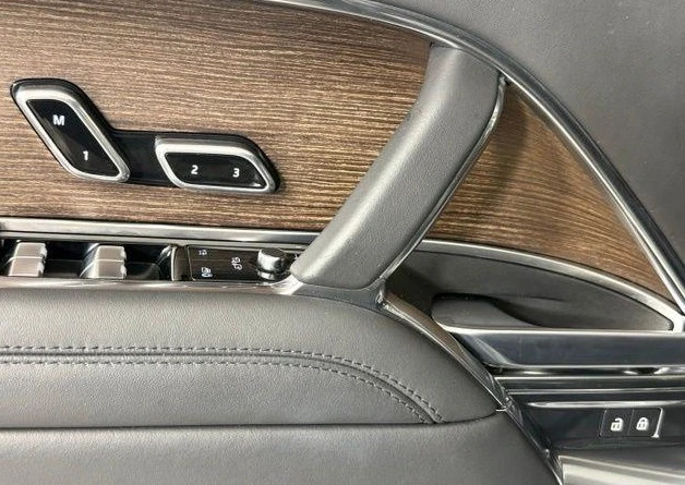 2023 Land Rover Range Rover L460 - Image 9 of 13