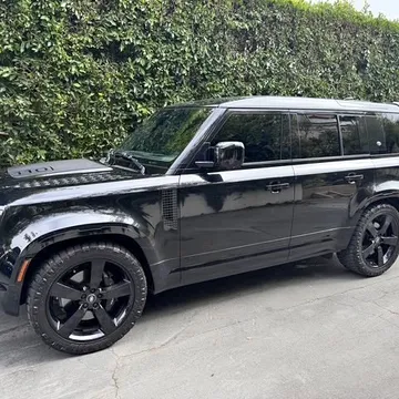 2023 Land Rover Defender V8