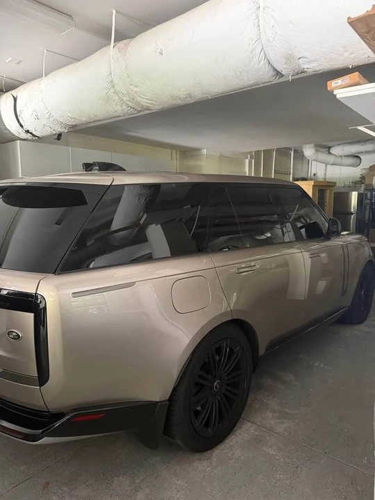 2023 Land Rover Range Rover L460 - Image 3 of 10