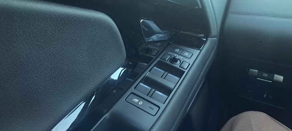 2023 Land Rover Range Rover Evoque 2nd Gen - Image 15 of 17