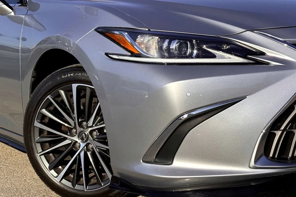 2023 Lexus ES 7th Gen - Image 2 of 18