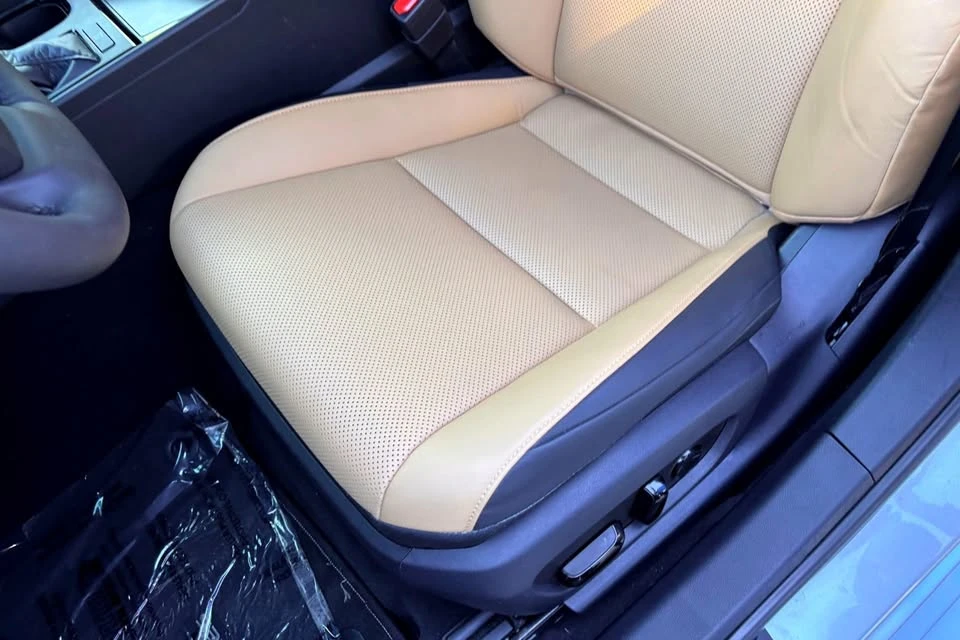 2023 Lexus ES 7th Gen - Image 18 of 18