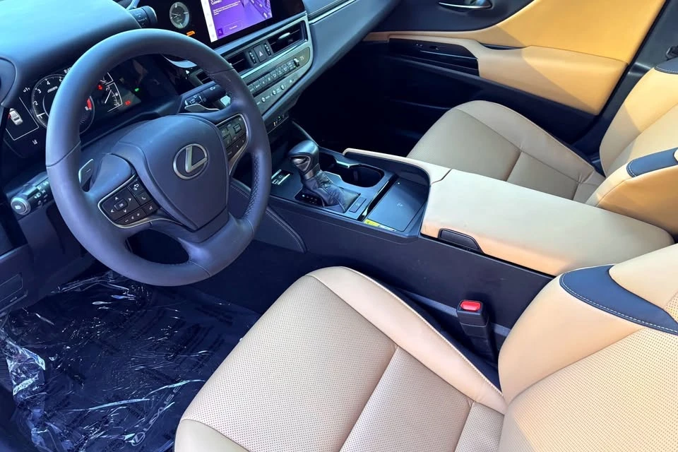 2023 Lexus ES 7th Gen - Image 14 of 18