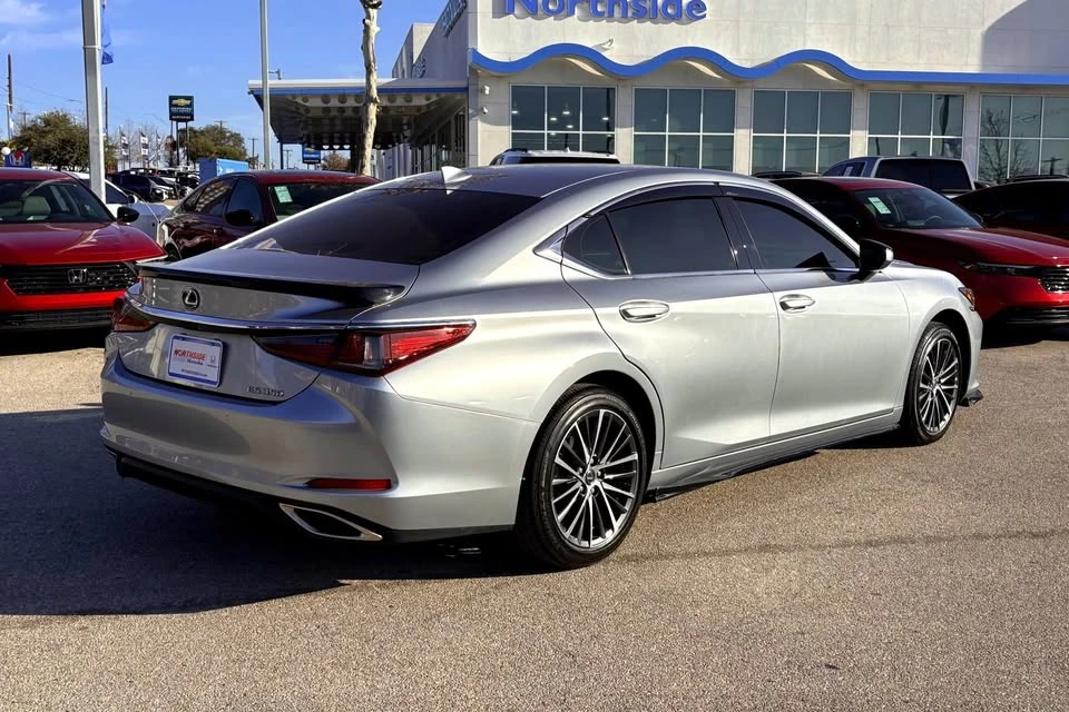 2023 Lexus ES 7th Gen - Image 5 of 18