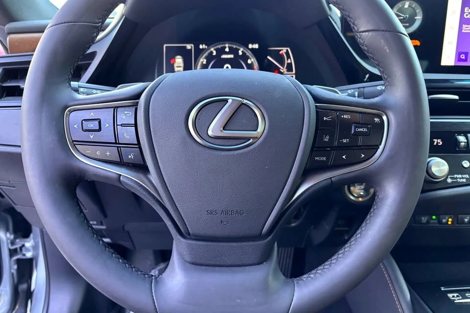 2023 Lexus ES 7th Gen - Image 9 of 18