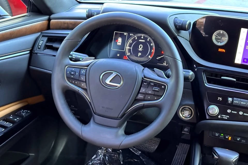 2023 Lexus ES 7th Gen - Image 7 of 18