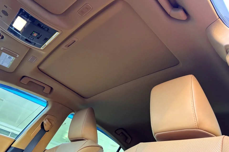 2023 Lexus ES 7th Gen - Image 13 of 18
