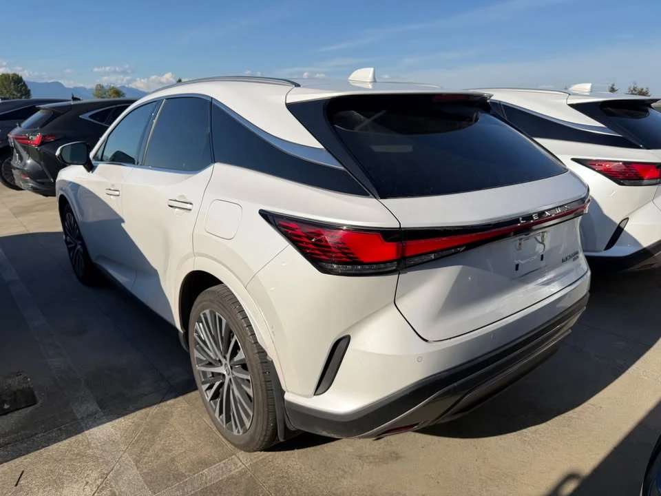 2023 Lexus RX 5th Gen - Image 4 of 6