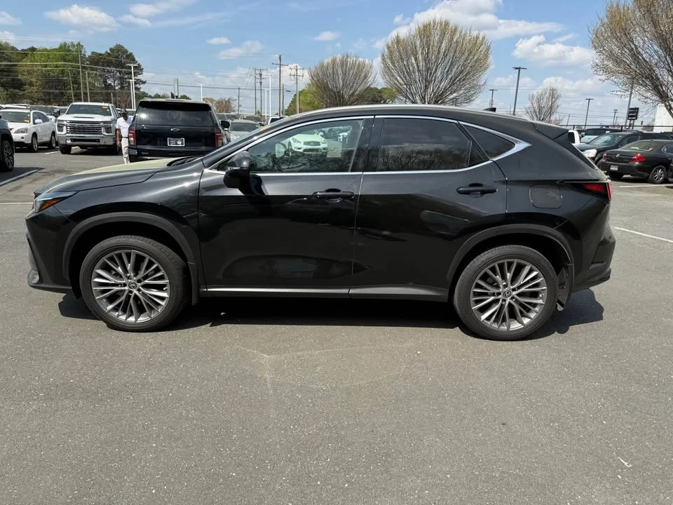 2023 Lexus RX 5th Gen - Image 7 of 13