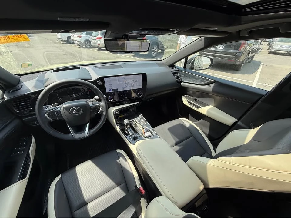 2023 Lexus RX 5th Gen - Image 9 of 13