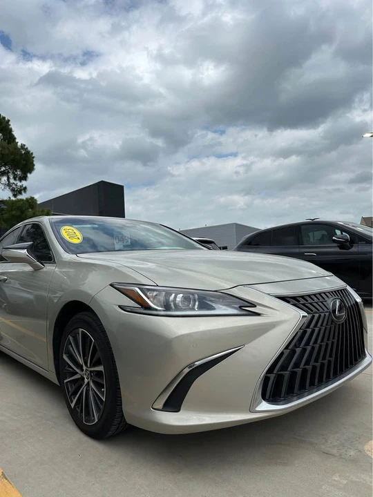2023 Lexus ES 7th Gen - Image 5 of 6