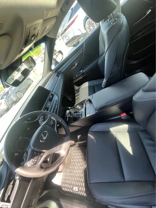 2023 Lexus ES 7th Gen - Image 7 of 11