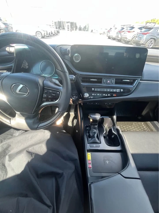 2023 Lexus ES 7th Gen - Image 10 of 11