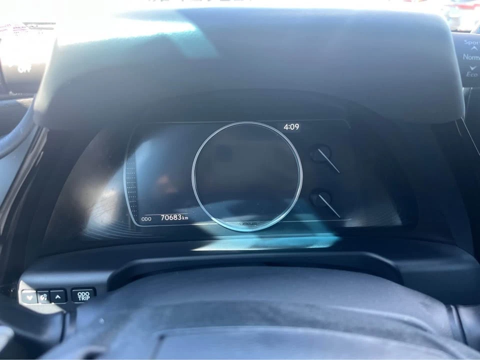 2023 Lexus ES 7th Gen - Image 9 of 11