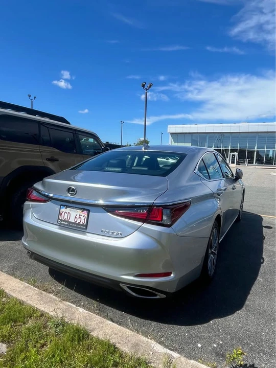 2023 Lexus ES 7th Gen - Image 4 of 11