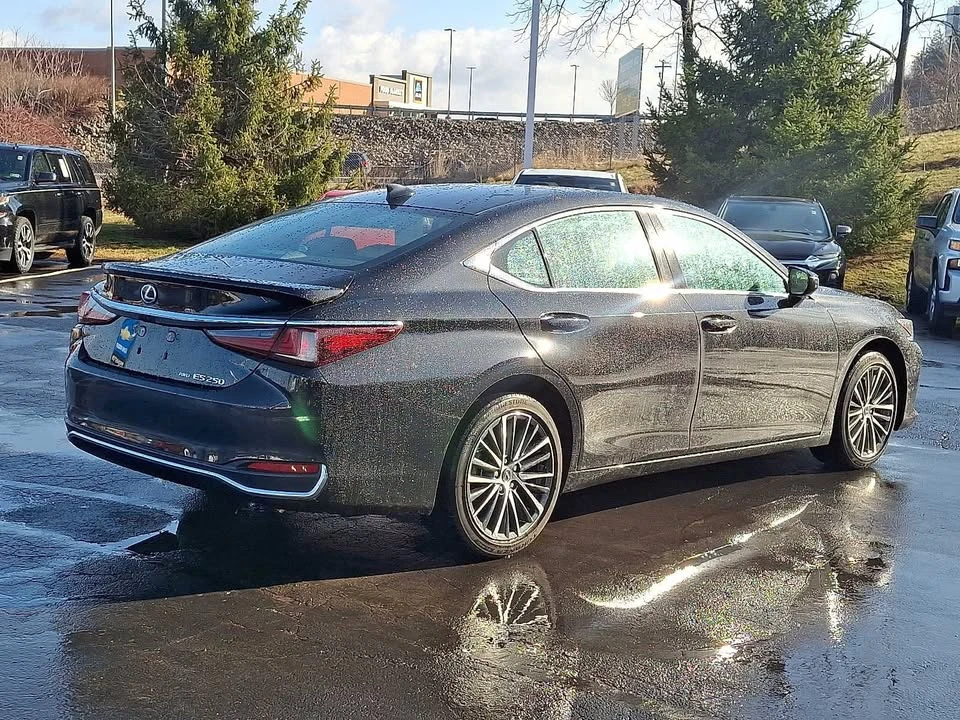 2023 Lexus ES 7th Gen - Image 6 of 11