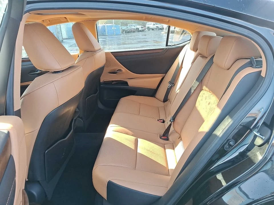 2023 Lexus ES 7th Gen - Image 9 of 11