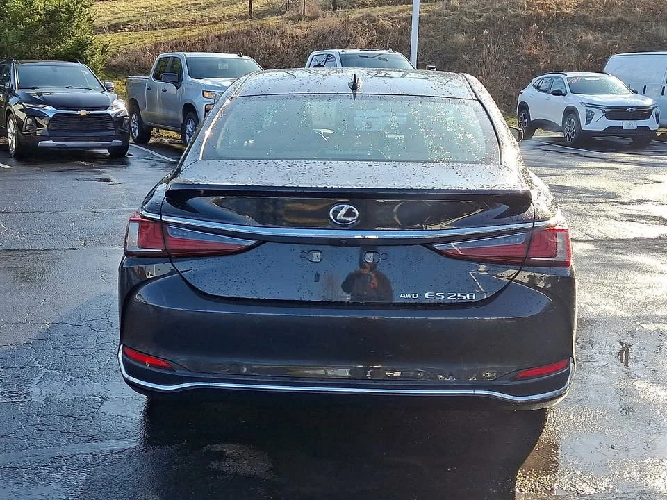 2023 Lexus ES 7th Gen - Image 4 of 11
