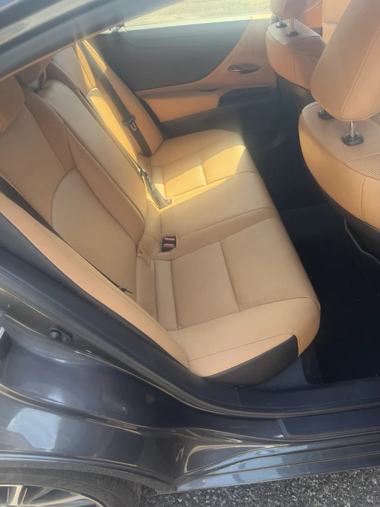 2023 Lexus ES 7th Gen - Image 10 of 11