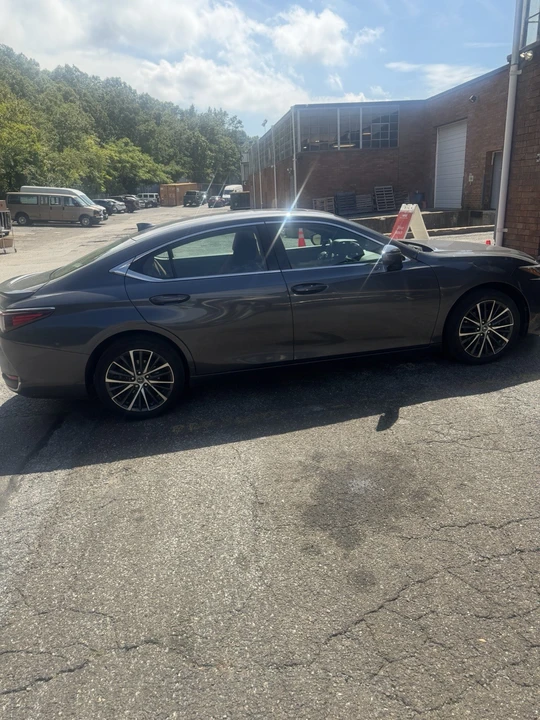 2023 Lexus ES 7th Gen - Image 4 of 11