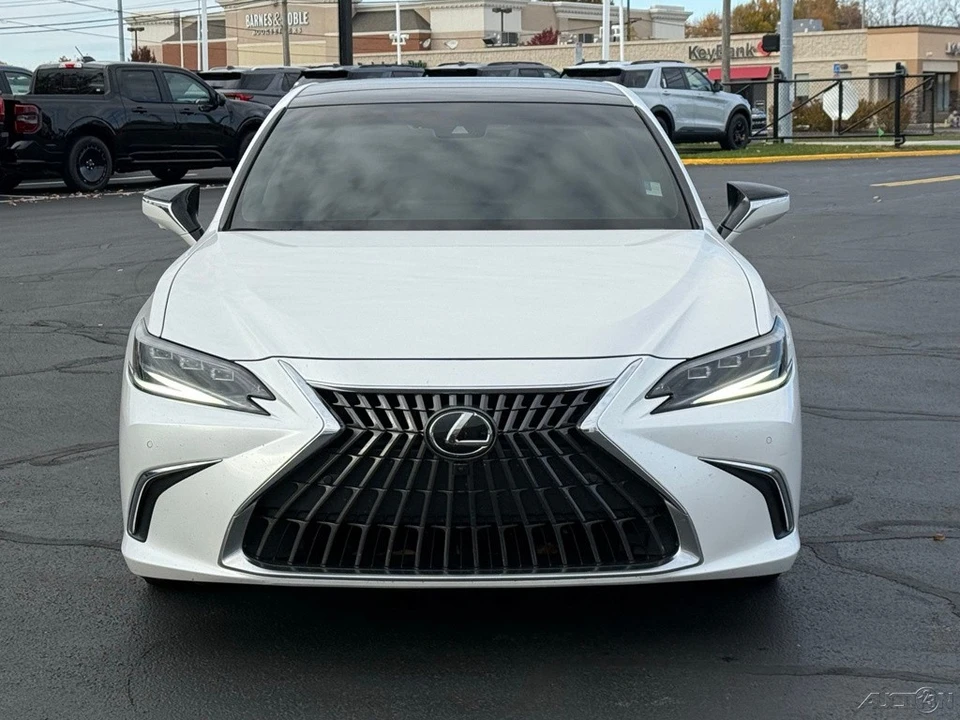 2023 Lexus ES 7th Gen - Image 8 of 12