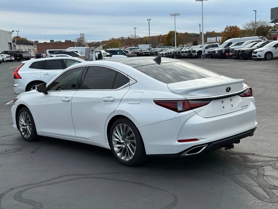 2023 Lexus ES 7th Gen - Image 5 of 12