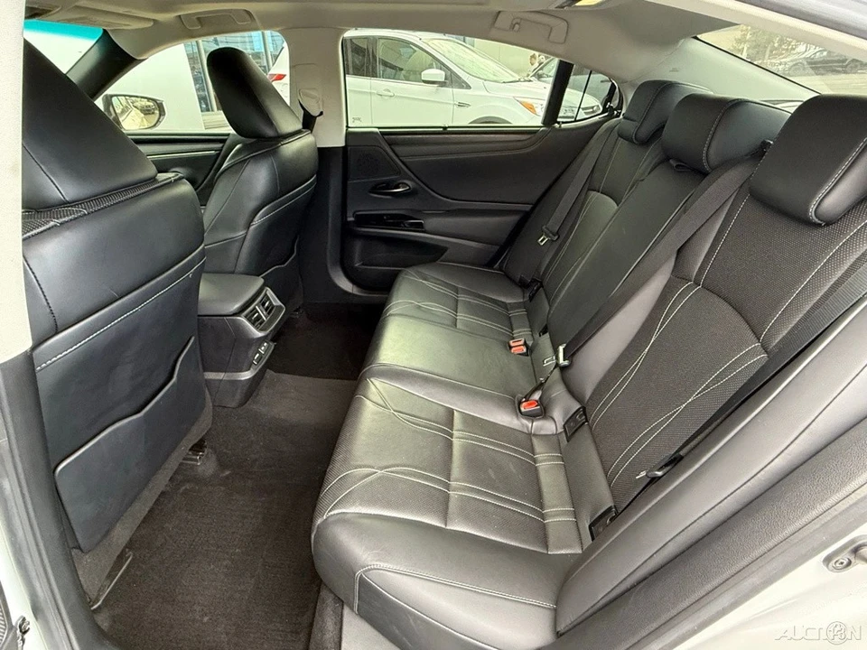 2023 Lexus ES 7th Gen - Image 12 of 12