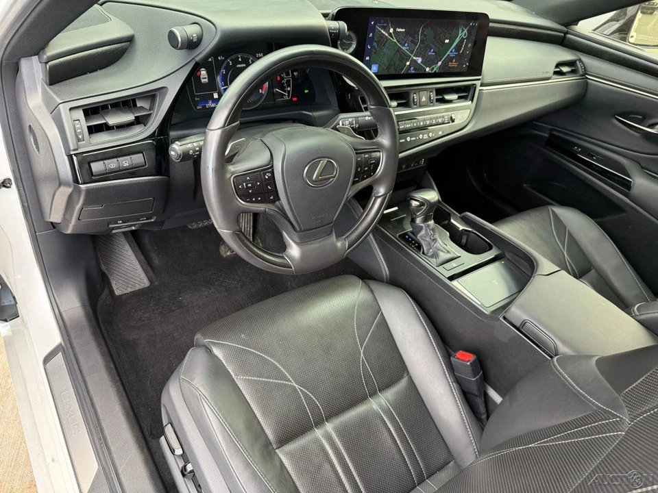2023 Lexus ES 7th Gen - Image 10 of 12