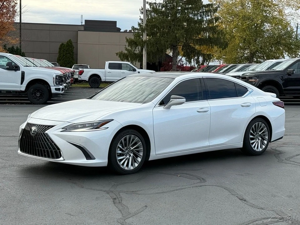 2023 Lexus ES 7th Gen - Image 7 of 12