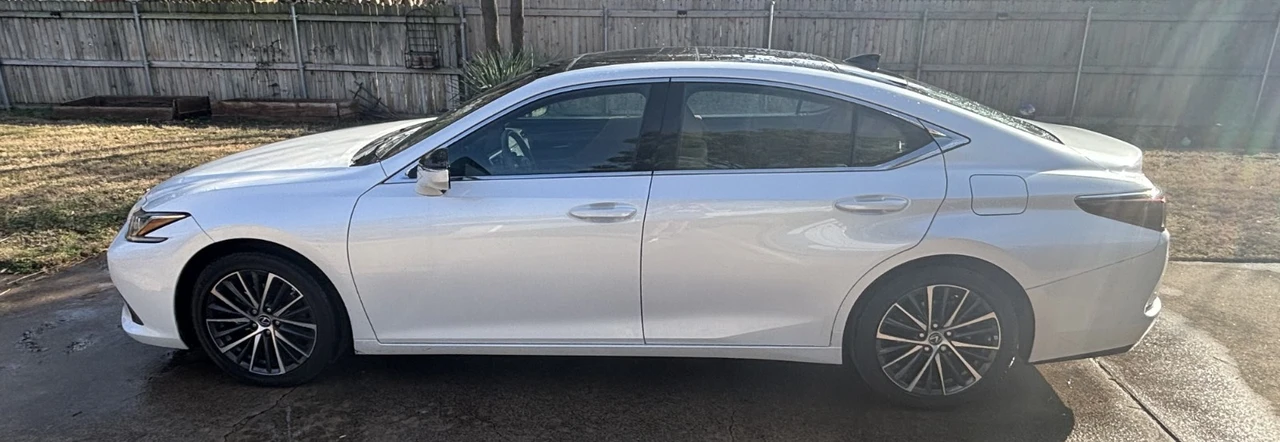 2023 Lexus ES 7th Gen - Image 2 of 11