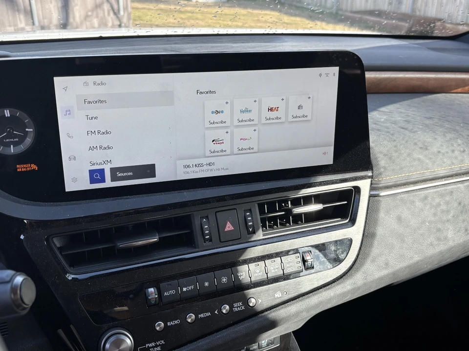 2023 Lexus ES 7th Gen - Image 10 of 11