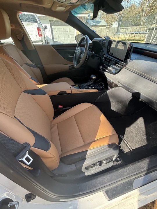 2023 Lexus ES 7th Gen - Image 5 of 11
