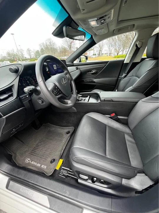 2023 Lexus ES 7th Gen - Image 7 of 9