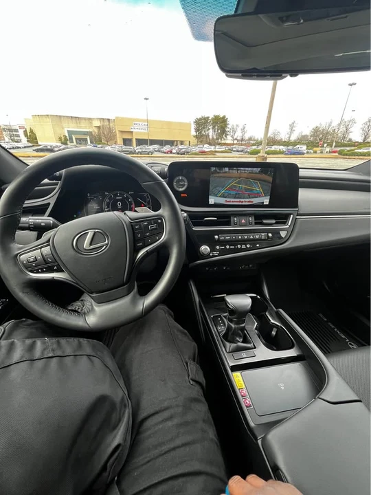 2023 Lexus ES 7th Gen - Image 8 of 9