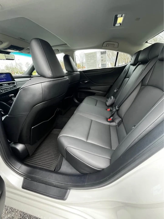 2023 Lexus ES 7th Gen - Image 6 of 9
