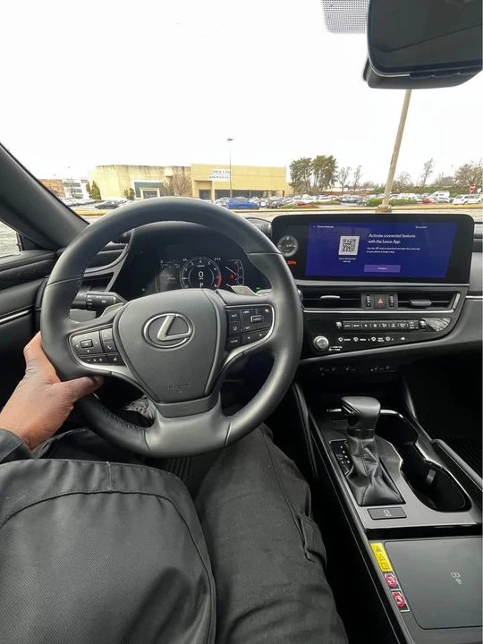 2023 Lexus ES 7th Gen - Image 9 of 9