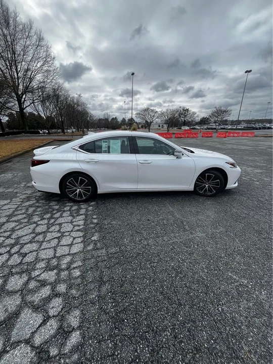 2023 Lexus ES 7th Gen - Image 5 of 9