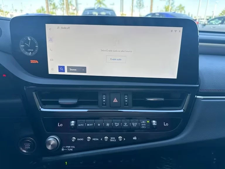 2023 Lexus ES 7th Gen - Image 10 of 16