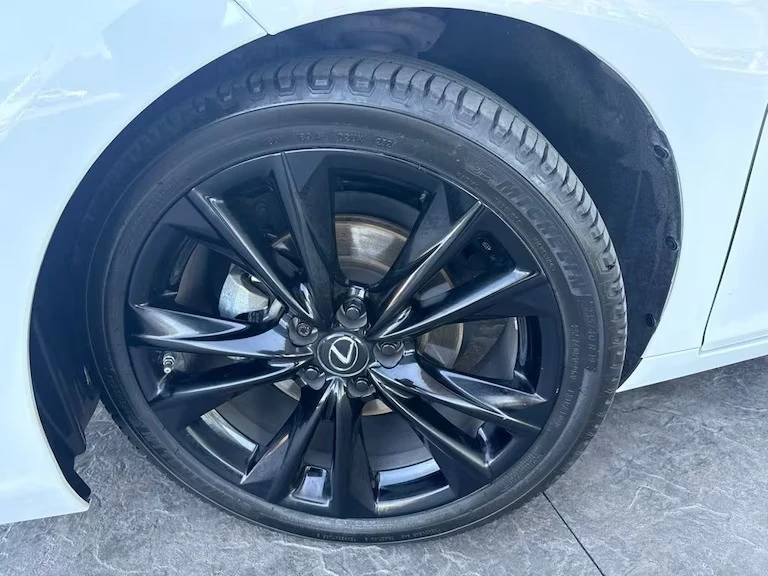 2023 Lexus ES 7th Gen - Image 14 of 16