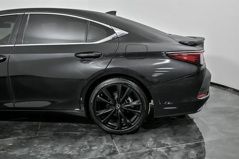 2023 Lexus ES 7th Gen - Image 8 of 12