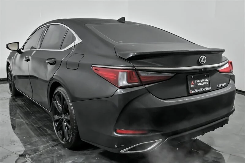 2023 Lexus ES 7th Gen - Image 9 of 12
