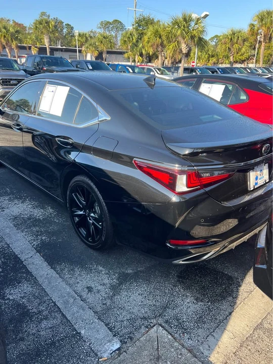 2023 Lexus ES 7th Gen - Image 4 of 9